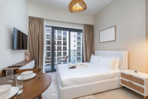 Immaculate studio great for 2 in Meydan